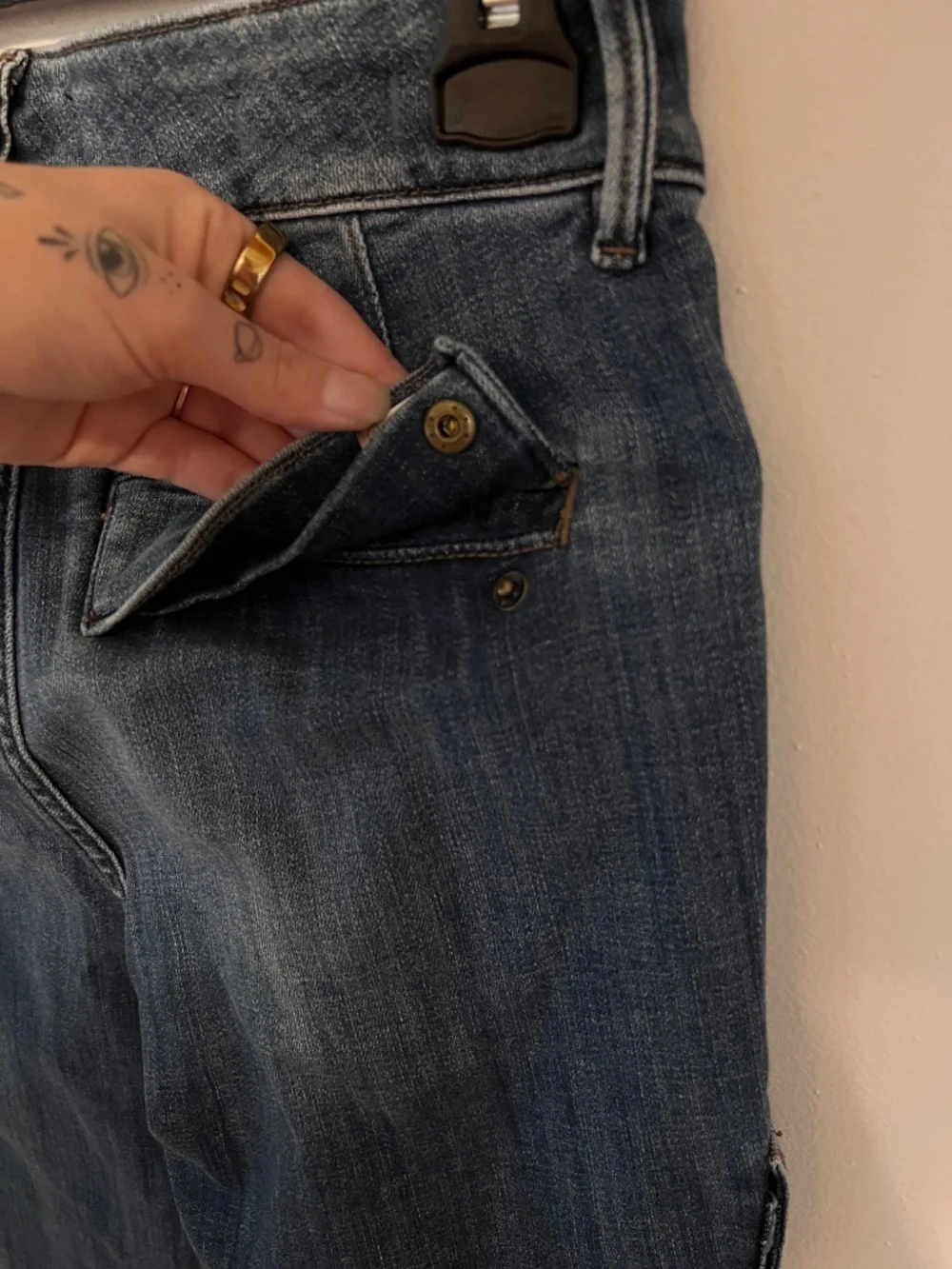 White House Black Market High-Rise Boot Cut Cargo Jeans | Size 4